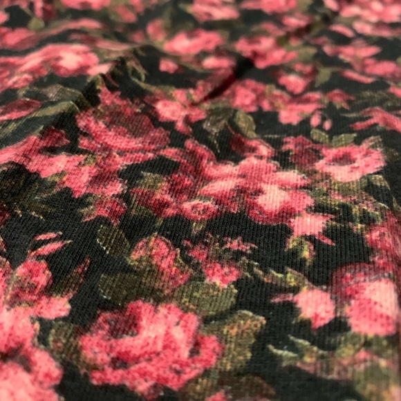 🌹Bershka floral mini skirt🌹 - Picture 4 of 4